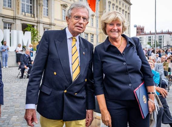 Eroeffnung Humboldtforum in Berlin, mit Wilhelm von Boddien, Foerderverein Berliner Schloss e.V. nach Schlaganfall, und Monika Gruetters, Kulturstaatsministerin, Berlin Deutschland, Germany