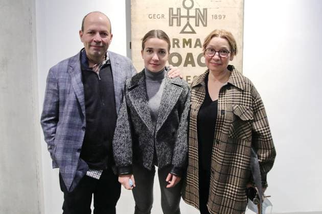 Heinz Mack, Ausstellungseroeffnung, Familie Noack Herrmann Noack, Lisa Noack und Frau Anna Bogouchevskaia, Bildgiesserei Hermann Noack GmbH zeigt Bronzeskulpturen des Kuenstlers in der familieneigenen Giesserei, Giesserei Noack GmbH, Am Spreeboard, Berlin, Berlin Deutschland, Germany *** Heinz Mack, Exhibition opening, Family Noack Herrmann Noack, Lisa Noack and Woman Anna Bogouchevskaia, Picture foundry Hermann Noack GmbH shows Bronze sculptures of Artists in the family owned Foundry, Foundry Noack Ltd, on Spreeboard, Berlin, Berlin Germany, Germany
