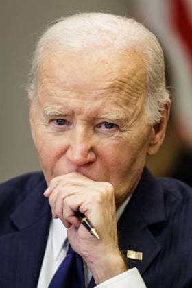 DC: President Biden Recieves a Briefing on LA Wildfires President Joe Biden listens during a briefing on the federal governments response to the wildfires raging through Los Angeles in the Roosevelt Room of the White House on January 9, 2025 in Washington, D.C. (Photo by Samuel Corum Pool ABACAPRESS.COM) Washington The White House DC United States  Copyright: xPool ABACAx