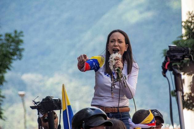 News Themen der Woche KW02 January 9, 2025, Caracas, Miranda, Venezuela: The leader of the opposition Maria Corina Machado, appears at the rally of the opposition called by her, in the streets of Caracas...Government and opposition marches and rallies prior to the presidential inauguration on January 10, 2025. Caracas, Venezuela Caracas Venezuela - ZUMAv125 20250109_zip_v125_048 Copyright: xJimmyxVillaltax