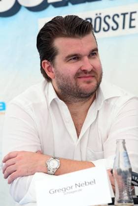 Gregor Nebel, Sohn von Carmen Nebel, auf der Pressekonferenz zum SchlagerOlymp - Das groesste Schlager Open Air in Berlin - Luebars am 10.08.2019 Berlin Germany *** Gregor Fog, Son from Carmen Fog, at the Press conference to Schlagerolymp the largest Schlager Open Air in Berlin Luebars on 10 08 2019 Berlin Germany