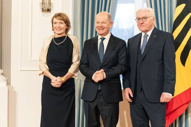 News Themen der Woche KW02 News Bilder des Tages 10.01.2025,Berlin,Neujahrsempfang beim Bundespräsident Frank-Walter Steinmeier sowie seiner Frau Elke Büdenbender im Schloss Bellevue.Zu Gast Bundeskanzler Olaf Scholz (SPD) *** 10 01 2025,Berlin,New Years reception with Federal President Frank Walter Steinmeier and his wife Elke Büdenbender at Bellevue Palace Guest Federal Chancellor Olaf Scholz SPD