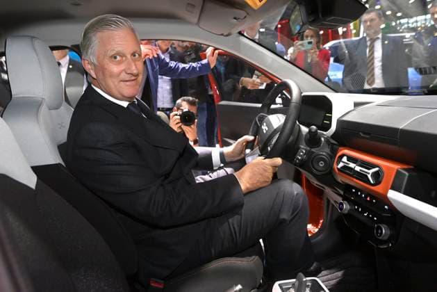 Entertainment Themen der Woche KW02 Entertainment Bilder des Tages King Philippe opens the 101st Motor Show BRUSSELS, BELGIUM - JANUARY 10 : King Philippe opens the 101st Motor Show at the Palais du Heysel in Brussels. He visited the stands of several manufacturers and met with various players in the sector to get an idea of the challenges it is currently facing. His discussions focused in particular on the socio-economic difficulties facing the automotive industry and the technological innovations aimed at speeding up the transition to green mobility on January 10, 2025 in Brussels, Belgium, 10 01 2025 Brussels Belgium  Copyright: xDidierxLebrunx