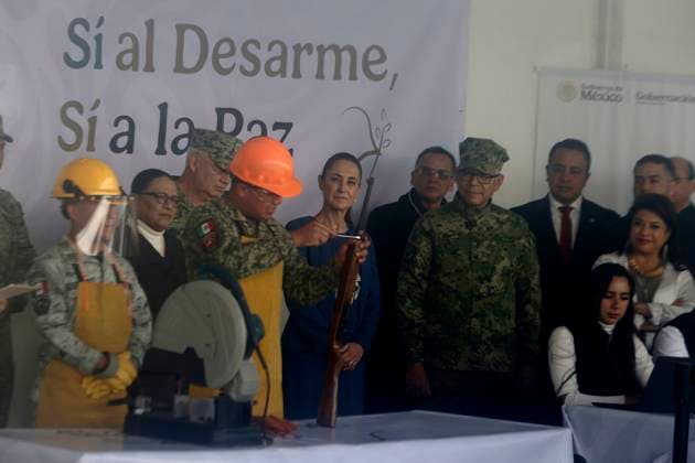 Claudia Sheinbaum, President Of Mexico, Inaugurates The Program Yes To Disarmament, Yes To Peace Claudia Sheinbaum, President of Mexico, inaugurates the program Yes to Disarmament, Yes to Peace on the esplanade of the Basilica of Guadalupe in Mexico City, Mexico, on January 10, 2025. The program consists of the Government of Mexico receiving weapons from homes without investigation to destroy them and prevent attacks on others lives or integrity, in exchange for financial compensation. Mexico City Mexico City Mexico Copyright: xGerardoxVieyrax originalFilename: vieyra-notitle250110_npJUZ.jpg