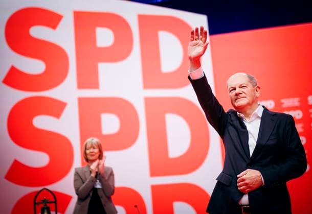 News Bilder des Tages Bundeskanzler Olaf Scholz, (SPD), aufgenommen im Rahmen des Bundesparteitages der SPD in Berlin, 11.01.2025. Berlin Deutschland *** Federal Chancellor Olaf Scholz, SPD , taken during the Federal Party Conference of the SPD in Berlin, 11 01 2025 Berlin Germany Copyright: xFelixxZahnx