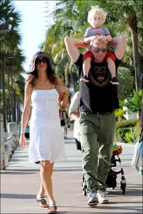 Boris Becker is seen strolling with wife Lilly Kerssenberg with son Amadeus on his shoulders as they enjoy the Miami Beach Marina 75981, MIAMI, FLORIDA - Monday April 9, 2012. Boris Becker spends the day with his family on a boat before heading to Smith & Wollensky in Miami. The Tennis great could be seen strolling with wife Lilly Kerssenberg with his young son Amadeus on his shoulders. Two year-old Amadeus, who could later be seen playing with an iPad, caused a bit of a scene when he knocked his dads glasses off his head and they had to be fixed by his mum. Miami USA  Copyright: xManuelxMunozx
