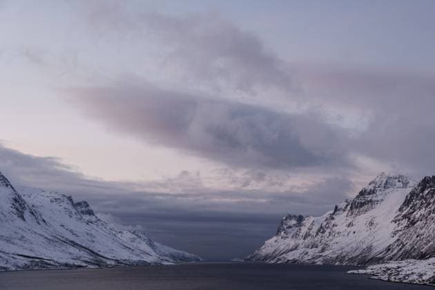 Creative Highlights World Daily Life In Norway A view of the mountains in Kvaloya, Norway on January 10, 2025. Tromso Norway  Copyright: xJakubxPorzyckix originalFilename: porzycki-dailylif250110_npH6i.jpg
