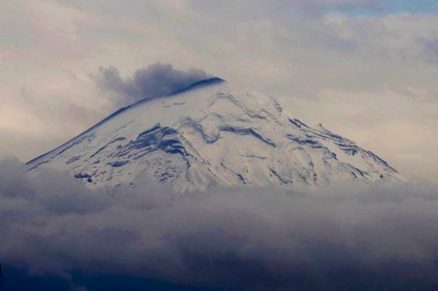 Creative Highlights World PopocatÃ petl And Iztaccihuatl Volcanoes In Mexico, painted White After Low Temperatures Were Recorded View of the Popocatepetl Volcano from Mexico City, Mexico, on January 12, 2025, covered in snow after low temperatures are recorded this winter season. Mexico City Mexico City Mexico  Copyright: xGerardoxVieyrax originalFilename: vieyra-notitle250112_npIh6.jpg