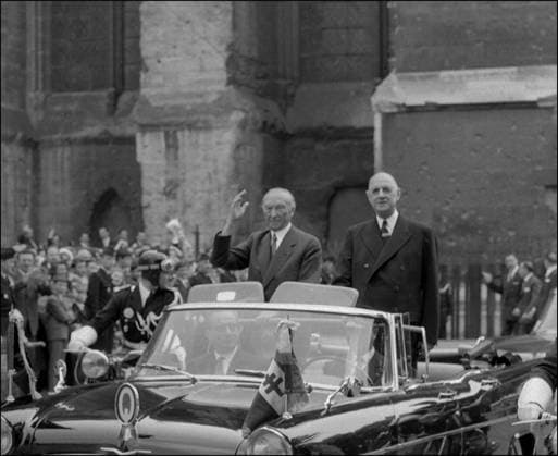 Konrad Adenauer Charles de Gaulle (1890-1970), President of the French Republic, and Konrad Adenauer (1876-1967), German Chancellor. Rheims (Marne), on July 8, 1962. !!! SPECIAL PRICE!!! !!! SPECIALE PRIJS !!! !!! PRIX SPECIAL !!! IMAGES USERS WITH CONTRACT PAY FOR THIS IMAGE 75 EURO. USERS WITHOUT CONTRACT PAY THE USUAL SABAM PRICE ACCORDING TO THEIR CATEGORY !! BEELDGEBRUIKERS MET KONTRAKT BETALEN VOOR DIT BEELD 75 EURO. BEELDGEBRUIKERS ZONDER KONTRAKT BETALEN HET GEBRUIKELIJKE SABAM-TARIEF VAN HUN CATEGORIE !! LES UTILISATEURS D IMAGES AVEC CONTRAT PAIENT POUR CETTE IMAGE 75 EURO. LES UTILISATEURS D IMAGES SANS CONTRAT PAIENT LE TARIF SABAM USUEL DE LEUR CATEGORIE !! RHEIMS MARNE CHAMPAGNE-ARDENNE FRANCE  Copyright: xx