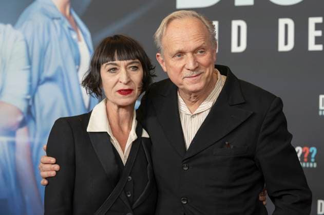 Ulrich Tukur mit Ehefrau Katharina John bei der Weltpremiere des Kinofilms Die drei ??? und der Karpatenhund im Mathäser Filmpalast. München, 12.01.2025 *** Ulrich Tukur with his wife Katharina John at the world premiere of the movie Die drei und der Karpatenhund at Mathäser Filmpalast Munich, 12 01 2025 Foto:xN.xKolinzx xFuturexImagex fragezeichen_5151