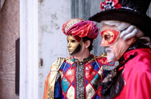 Colorful venetian carnival with masked men in traditional attire Venice, Veneto, Italy R_GVYI250112A-1626489-01 EDITORIAL USE ONLY