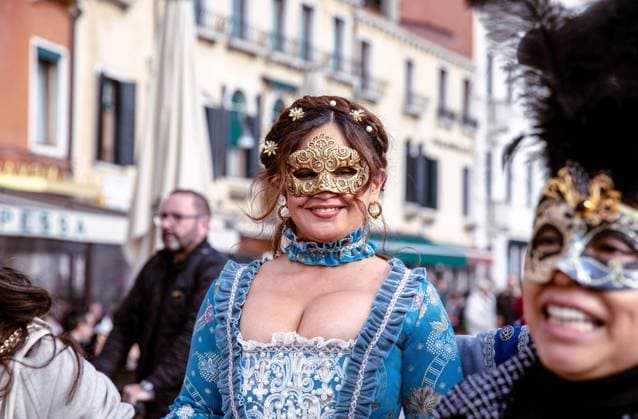 Female celebrating in ornate mask and costume at venetian carniv Venice, Veneto, Italy R_GVYI250112A-1626543-01 EDITORIAL USE ONLY