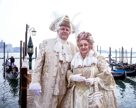 Caucasian mature couple in historical costumes at venetian canal Venice, Veneto, Italy R_GVYI250112A-1626555-01 EDITORIAL USE ONLY