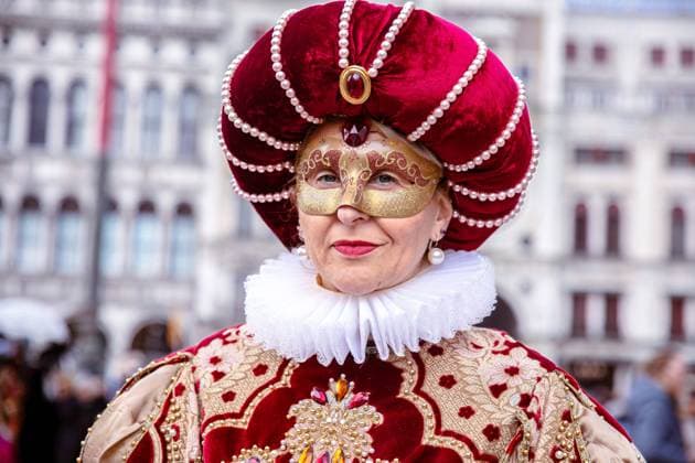 Mature caucasian female in ornate carnival costume and mask at f Venice, Veneto, Italy R_GVYI250112A-1626574-01 EDITORIAL USE ONLY