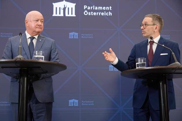News Themen der Woche KW03 News Bilder des Tages photonews.at Georges Schneider - Wien 13.01.2025 - Koalitionsgespräche FPÖ - ÖVP - Heute informierten FPÖ und ÖVP bei einer Pressekonferenz im Parlament über die ersten Fortschritte bei den Koalitionsverhandlungen. Hauptthema der bisherigen Verhandlungen waren das Budget. PHOTO: (v.L.) Christian Stocker, ÖVP-Bundesparteichef, Herbert Kickl, FPÖ-Bundesparteiobmann bei der Pressekonferenz. Vienna (AUSTRIA) - Coalition talks FPÖ - ÖVP - Today, at a press conference in parliament, the FPÖ and ÖVP informed about the first progress in the coalition negotiations. The main topic of the negotiations so far has been the budget.- FPÖ, FPO, FPOe, OVP, OEVP, Press Conference, statement, PK, Verhandlungen, Koalition, Koalitionsgespräche PK zu 
