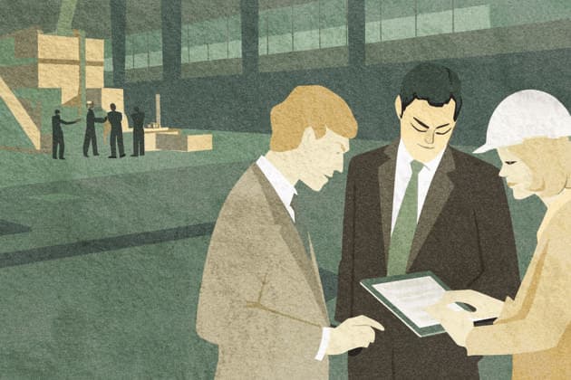 PR_ID25931_10317_IlustraBusiness.jpg Three professionals consult over a tablet in a warehouse, surrounded by stacks of boxes Colleagues can be seen discussing logistics in the background during work hours, Property released Model Released AdalbertoRodriguez_ID25931_748609_010 Copyright: xAdalbertoxRodriguezx RECORD DATE NOT STATED