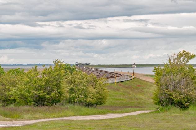 Hindenburgdamm Hindenburgdamm durch das Wattenmeer Copyright: xZoonar.com KayxAugustinx 22598411