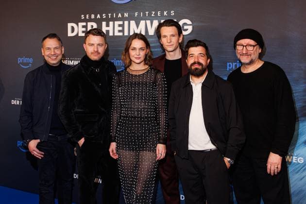 Premiere - Der Heimweg Sebastian Fitzek, Friedrich Mücke, Luise Heyer, Sabin Tambrea, Adolfo J. Kolmerer und Rainer Bock bei der Premiere von Fitzeks Der Heimweg im Delphi-Filmpalast am 14.01.2025 in Berlin. Copyright: xEventpressxKochanx