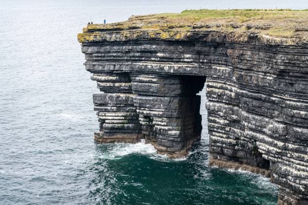 Fischer auf den Klippen der Loophead-Halbinsel in Co Clare Fishermen on the Cliffs of the Loophead Peninsular Co Clare Copyright: xZoonar.com dvlcomxwww.dvlcom.co.ukx 22598526
