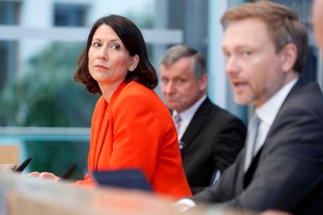 Bundespressekonferenz in Berlin, Pressekonferenz der FDP - Auswirkungen der Landtagswahlen in Baden-Wuerttemberg und Rheinland-Pfalz auf die Bundespolitik, mit Christian Lindner, MdB, Bundesvorsitzender der FDP, Daniela Schmitt, FDP-Bundesvorstandsmitglied und FDP-Spitzenkandidatin von Rheinland-Pfalz, Dr. Hans-Ulrich Ruelke, MdL, FDP-Präsidiumsmitglied und FDP-Spitzenkandidat von Baden-Württemberg, Berlin Deutschland, Germany *** Federal press conference in Berlin, Press conference the FDP Effects the State Parliamentary Elections in Bathing Wuerttemberg and Rhineland Palatinate at the Federal policy, with Christian Lindner, MdB, Federal Chairman the FDP, Daniela Schmitt, FDP Member of the Federal Executive Board and FDP Top candid