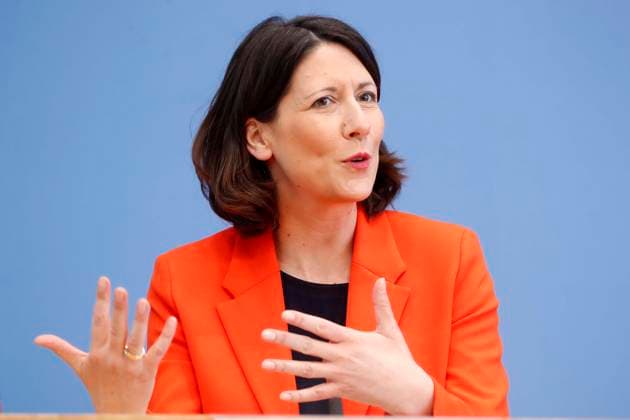 Bundespressekonferenz in Berlin, Pressekonferenz der FDP - Auswirkungen der Landtagswahlen in Baden-Wuerttemberg und Rheinland-Pfalz auf die Bundespolitik, mit Daniela Schmitt, FDP-Bundesvorstandsmitglied und FDP-Spitzenkandidatin von Rheinland-Pfalz, Berlin Deutschland, Germany *** Federal press conference in Berlin, Press conference the FDP Effects the State Parliamentary Elections in Bathing Wuerttemberg and Rhineland Palatinate at the Federal policy, with Daniela Schmitt, FDP Member of the Federal Executive Board and FDP Top candidate from Rhineland Palatinate, Berlin Germany, Germany