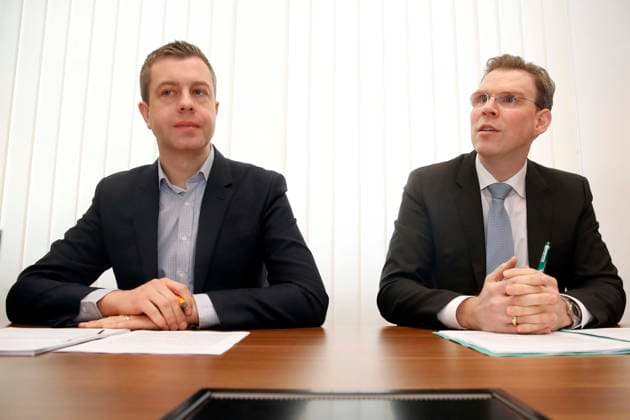 Stefan Evers, Generalsekretaer, und Florian Graf, Fraktionsvorsitzender, in der PK CDU Fraktion Berlin zum Gutachten des Senat zum Flughafen Berlin-Tegel, Paetow-Gutachten, Berlin Deutschland, Germany *** Stefan Evers, Secretary General, and Florian Count, Group Chairman, in the PK CDU Parliamentary Group Berlin to Expert opinion of Senate to Airport Berlin Tegel, Paetz Expert opinion, Berlin Germany, Germany
