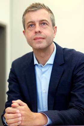 Stefan Evers, Berliner CDU-Generalsekretaer, zum Europa-Wahlkampf 2019, in Berlin, auf Wahlkampftour fuer Weber, Portraet, Berlin Deutschland, Germany *** Stefan Evers, Berlin CDU Secretary General, to Europe Election campaign 2019, in Berlin, at Campaign Tour for Weber, Portraet, Berlin Germany, Germany