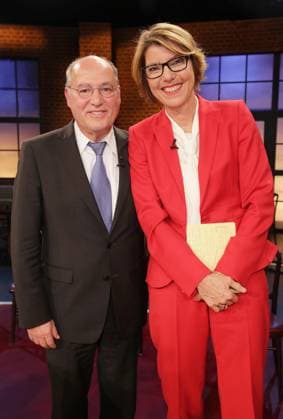 Gregor Gysi und Bettina Boettinger bei der Aufzeichnung der Sendung Koelner Treff in Koeln am 11.12.15. Ausstrahlung der Sendung am 11.12.2015 im WDR Fernsehen um 21:45 Uhr. Nordrhein-Westfalen Nordrhein-We Germany *** Gregor Gysi and Bettina Boettinger at the Recording the Broadcast Koelner Meet in Cologne on 11 12 15 Broadcast the Broadcast on 11 12 2015 at WDR Television at 21 45 Clock North Rhine Westphalia North Rhine We Germany