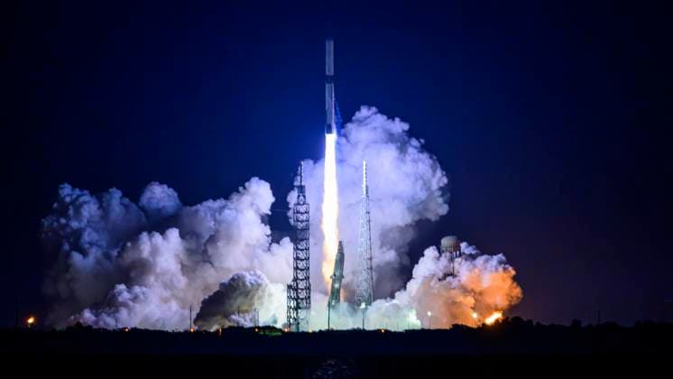 News Themen der Woche KW03 January 16, 2025, Cape Canaveral, Florida, USA: Blue Origin s New Glenn rocket launches from Launch Complex-36, Cape Canaveral Space Force Station, Florida, on Jan. 16, 2025, for its maiden flight. Cape Canaveral USA - ZUMAb268 20250116_znp_b268_002 Copyright: xJenniferxBriggsx