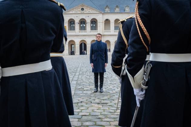 News Themen der Woche KW03 News Bilder des Tages Le président Emmanuel Macron accueille João Lourenço, président de lAngola aux Invalides à Paris Le président Emmanuel Macron accueille João Lourenço, président de lAngola aux Invalides à Paris le 16 janvier 2025 Eric Tschaen Pool Bestimage President Emmanuel Macron welcomes João Lourenço, President of Angola, to the Invalides in Paris on 16 January 2025 Paris France  Copyright: xEricxTschaenx xPoolx xBestimagexEricxTschaenx xPoolx xBestimagex