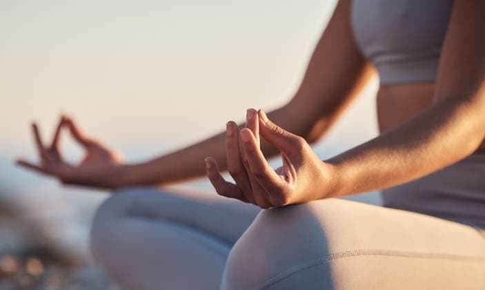 Creative Highlights Symbolbilder Woman, hands or lotus pose meditation on sunset beach, ocean or sea in mental health, mind training or chakra balance. Zoom, peace or zen yogi in calm mudra, relax yoga wellness or sunrise gratitude. model released property released Copyright: xwww.peopleimages.comx