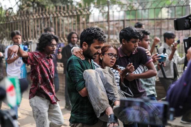 Bilder des Jahres 2025, News 01 Januar News Themen der Woche KW03 News Bilder des Tages Bangladesch, Ausschreitungen während Protesten in Dhaka Protest In Bangladesh Water cannon is used to disperse the protesters in front of the education building when they try to go to the Home Ministry to demand the arrest and trial of those involved in the attack by the ultra-nationalist organization Students for Sovereignty on Thursday, January 16, 2025. Dhaka Bangladesh  Copyright: xMd.xRakibulxHasanxRafiux originalFilename: hasan-notitle250116_npCzy.jpg