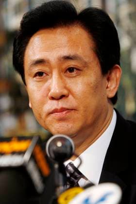 Hui Ka-yan, Chairman of Evergrande Real Estate Group Limited, attends a press conference, 08DEC09 Hong Kong China EDITORIAL USE ONLY  Copyright: xx MER1206221823511044 MayxTsex scmpphotos657336