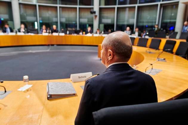 News Themen der Woche KW03 U-Ausschuss zu Atomausstieg: Olaf Scholz EUR, Deutschland,Berlin: 16.01.2025: Öffentliche Zeugenvernehmung des 2.Untersuchungsausschusses Atomausstieg . Bundeskanzler Olaf Scholz (SPD) erklärt die Entscheidungsfindung im Vorfeld der Abschaltung der letzten deutschen Atomkraftwerke. *** U Committee on nuclear phase-out Olaf Scholz EUR, Germany,Berlin 16 01 2025 Public witness hearing of the 2 Committee of Inquiry on nuclear phase-out Federal Chancellor Olaf Scholz SPD explains the decision-making process in the run-up to the shutdown of the last German nuclear power plants