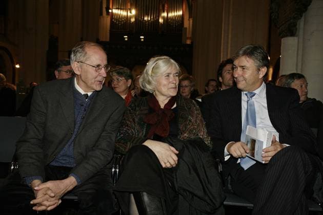 Klaus Wowereit, Regierender Buergermeister von Berlin bei der Preisverleihung des Hannah-Hoech-Preises 2007 mit dem Preistraeger Maler Harald Metzkes und seine Frau in der Nicolaikirche in Berlin Mitte *** Klaus Wowereit, Governor Mayor from Berlin at the Award ceremony of Hannah Hoech Prices 2007 with the Preistraeger Painter Harald Metzkes and its Woman in the Church of St. Nicolai in Berlin Middle