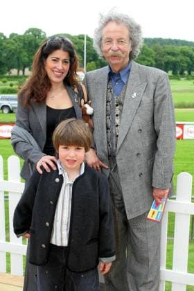 Jean Puetz mit Frau Pina Coluccia und Sohn Silvan beim Henkel Renntag um den Preis der Diana auf der Galopprennbahn Duesseldorf-Grafenberg in Duesseldorf am 04.06.2006. Photo: Siewert Nordrhein-Westfalen Germany *** Jean Puetz with Woman Pina Coluccia and Son Silvan at Henkel Race day at the Price the Diana at the Racecourse Duesseldorf Grafenberg in Duesseldorf on 04 06 2006 Photo Siewert North Rhine Westphalia Germany