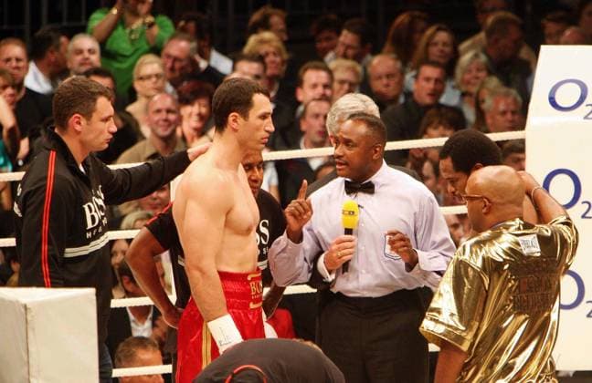 Wladimir Klitschko, rote Hose, und Lamon Brewster beim Rematch in der Koelnarena in Koeln am 07.07.07. In der 7. Runde gewann Wladimir Klitschko durch technisches K.O., Photo: Siewert Nordrhein-Westfalen Germany *** Wladimir Klitschko, red Trousers, and Lamon Brewster at rematch in the Cologne Arena in Cologne on 07 07 07 in the 7 round Won Wladimir Klitschko through Technical details K O , Photo Siewert North Rhine Westphalia Germany
