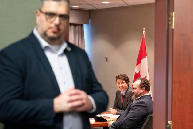 January 17, 2025, Toronto, On, Canada: An RCMP officer, left, stands guard as Prime Minister Justin Trudeau delivers remarks before chairing the meeting of the Council on Canada-U.S. Relations, in Toronto, on Friday, January 17 2025. Toronto Canada  - ZUMAc35_ 20250117_zaf_c35_006 Copyright: xArlynxMcadoreyx