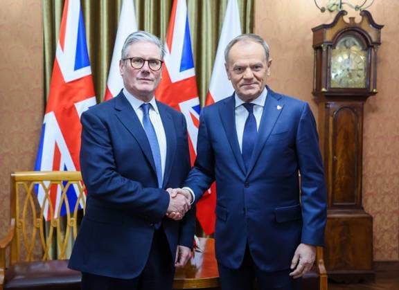 News Themen der Woche KW03 News Bilder des Tages Keir Starmer in Poland Photo: Adam Burakowski East News British prime minister Keir Starmer and the Polish prime minister Donald Tusk meet at the Chancellery of the Prime Minister on January 17, 2025 in Warsaw, Poland. During his first visit to Poland Starmer is expected to hold talks on a new security pact between Poland and the UK. EN_01642273_0095 