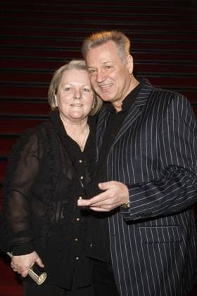 Gerd Christian und Frau Rosi bei der Premiere des Stuecks - Glanzlichter der Revue - 2008 im Friedrichstadtpalast auf dem Roten Teppich Germany *** Gerd Christian and Woman Rosi at the Premiere of Pieces Highlights the Revue 2008 at Friedrichstadtpalast at the Red Carpet Germany