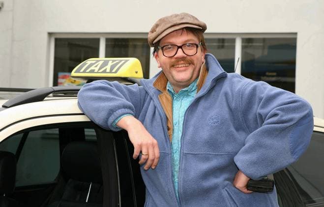 Hape Kerkeling spielt den Taxifahrer Guenther Warnke, in der neuen RTL Serie Hallo Taxi in der Taxi Zentrale in Duesseldorf am 06.03.08. Ausstrahlung der Sendung , sieben Folgen, ab den 05. April 2008 um 22:15 Uhr auf RTL, Nordrhein-Westfalen Germany *** Hape Kerkeling plays the Taxi driver Guenther Warnke, in the New RTL Series Hello Taxi in the Taxi Head office in Duesseldorf on 06 03 08 Broadcast the Broadcast , Seven Consequences, from the 05 April 2008 at 22 15 Clock at RTL, North Rhine Westphalia Germany
