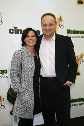 Oliver Welke und Ehefrau Diana bei der Verleihung des JUPITER AWARD 2008 in der PURO Sky Lounge Berlin im Europa-Center Berlin Berlin Germany *** Oliver Wilt and Wife Diana at the award Ceremony of Jupiter Award 2008 in the Puro Sky Lounge Berlin at Europe Center Berlin Berlin Germany