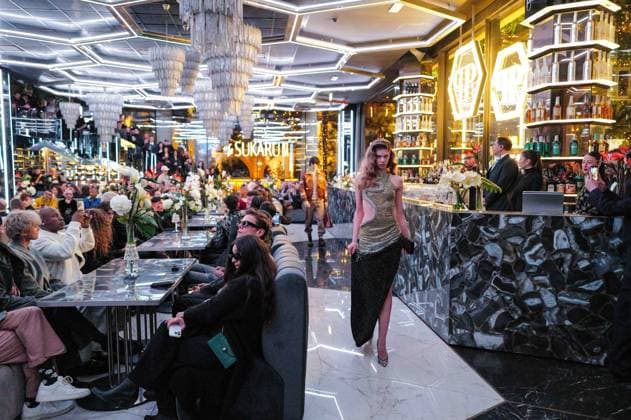 Entertainment Themen der Woche KW03 Entertainment Bilder des Tages Milan, Milan Men s Fashion Week: Fall Winter 2025 2026 - Men s Fashion, Autumn Winter 2025 26 - Philipp Plein fashion show - catwalk Pictured: model  Copyright: xRiccardoxGIordanox xipa-agency.netx xRiccardoxGiordanox IPA_Agency_IPA53086339