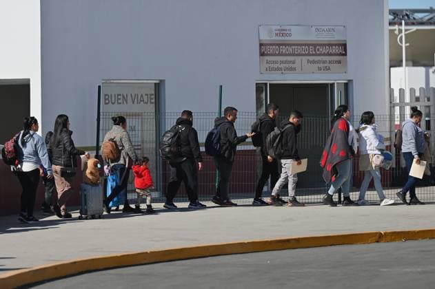January 17, 2025, Tijuana, Baja California, Mexico: Asylum seekers prepare to enter the United States as a Mexican immigration official checks their documents for their CBP One appointments at El Chaparral border crossing port in Tijuana, Mexico on Friday, January 17, 2025. Incoming President Donald Trump has promised to shut down the CBP One asylum app for migrants crossing legally. Tijuana Mexico - ZUMAm180 20250117_zip_m180_001 Copyright: xCarlosxA.xMorenox