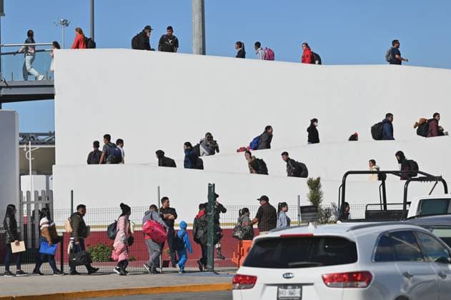 January 17, 2025, Tijuana, Baja California, Mexico: Asylum seekers begin to enter the United States as a Mexican immigration official checks their documents for their CBP One appointments at El Chaparral border crossing port in Tijuana, Mexico on Friday, January 17, 2025. Incoming President Donald Trump has promised to shut down the CBP One asylum app for migrants crossing legally. Tijuana Mexico - ZUMAm180 20250117_zip_m180_003 Copyright: xCarlosxA.xMorenox
