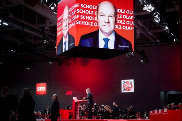 Olaf Scholz, Wahlparteitag SPD DEU, Deutschland, Germany, Berlin, 11.01.2025 Rede von Bundeskanzler Olaf Scholz zur Wahl von Scholz zum Kanzlerkandidaten der SPD und zur Verabschiedung vom Wahlprogramm bzw. Regierungsprogramm auf dem Bundesparteitag der SPD mit dem Motto Mehr Fuer Dich Besser Fuer Deutschland in Berlin Deutschland . Nach dem Bruch der Drei-Parteien-Bundeskoalition im vergangenen November werden in Deutschland am 23. Februar 2025 vorgezogene Bundestagswahlen abgehalten. en: Speach of Chancellor Olaf Scholz concerning the election of Scholz as the SPD s candidate for chancellor and the adoption of the election program or government program at the federal party conference of the SPD in Berlin Germany . After the breakup of th
