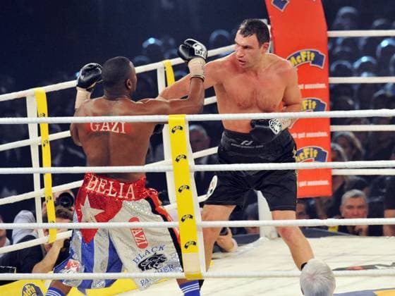 Titelfight zwischen WBC-Champion Vitali Klitschko und Herausforderer Juan Carlos Gomez in der Hanns-Martn-Schleyer-Halle, Stuttgart, 21.03.2009, QmFkZW4tV8O8cnR0ZW1iZXJn Germay *** Title fight between WBC Champion Vitali Klitschko and Challenger Juan Carlos Gomez in the Hanns Martn Schleyer Hall, Stuttgart, 21 03 2009, QmFkZW4tV8O8cnR0ZW1iZXJn Germay