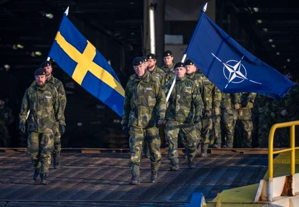 News Themen der Woche KW03 News Bilder des Tages RIGA 2025-01-18 Swedish battalion commander lieutenant colonel Henrik Rosdahl at the front when the Swedish soldiers disembarked in the port of Riga. Soldiers and equipment from the Southern Skane Regiment P7 in Sweden arrived by ferry to the port of Riga to become part of NATO s Multinational Brigade Latvia (MNB-LVA) on January 18, 2025. 550 personel from the 71st battalion on P7 are participating in the historic Swedish NATO operation in Latvia. RIGA LATVIA ttexport x50090x *** RIGA 2025 01 18 Swedish battalion commander lieutenant colonel Henrik Rosdahl at the front when the Swedish soldiers disembarked in the port of Riga Soldiers and equipment from the Southern Skane Regiment P7 in Sweden arrived by ferry to the port of Riga to bec  Copyright: xJohanxNilssonx xTTx P7 MNB-LVA RIGA - HISTORIC SWEDISH NATO OPERATION STARTED CXes_DAmgns