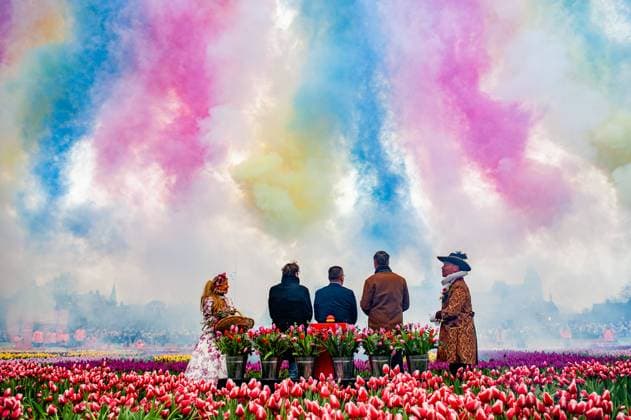 Bilder des Jahres 2025, News 01 Januar News Themen der Woche KW03 News Bilder des Tages National Tulip Day Was Organized In Amsterdam. The opening ceremony of the National Tulip Day includes Sietse Bakker (chairman of the Amsterdam750 organization), Bart Vink (chairman of the Amsterdam-South district), and Arjan Smit (tulip grower and chairman of TPN, Tulip Promotion Netherlands) in Amsterdam, Netherlands, on January 18, 2025. Amsterdam North Holland Netherlands  Copyright: xRomyxArroyoxFernandezx originalFilename: arroyofernandez-national250118_npDOC.jpg