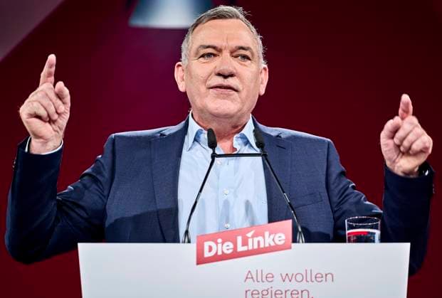 Sonderparteitag Die Linke: Jan van Aken EUR, Deutschland, Berlin, 18.01.2025: Jan van Aken - Vorsitzender der Partei Die Linke stimmt die Delegierten auf die Bundestagswahl 2025 ein - per Akklamation wurde das Wahlprogramm bestätigt. *** Special Party Conference Die Linke Jan van Aken EUR, Germany, Berlin, 18 01 2025 Jan van Aken Chairman of the Left Party gets delegates in the mood for the 2025 Bundestag elections The election program was confirmed by acclamation